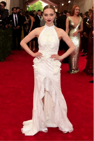 Met Gala Amanda Seyfried in Givenchy Haute Couture